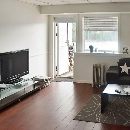 Two-bedroom Holiday In 1