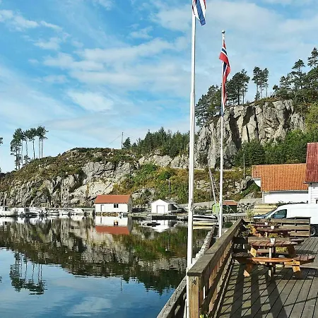 Two-bedroom Holiday In 1 * Uggdal