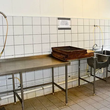 Two-bedroom Holiday In 1 *