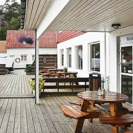 Two-bedroom Holiday In 1